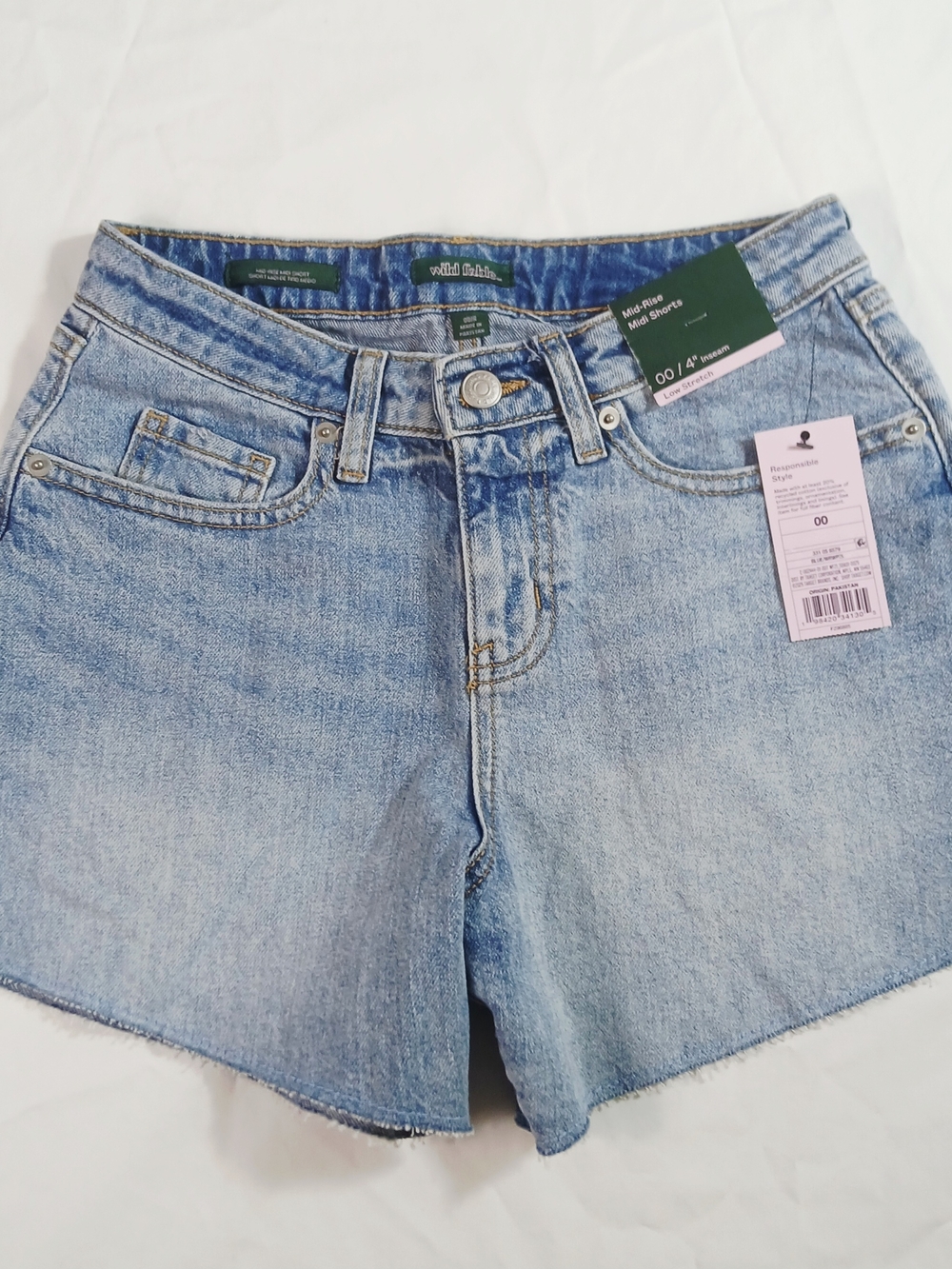 Wild Fable Women's Mid-Rise Midi Shorts size 00 Low Stretch Blue Cut-Off Denim